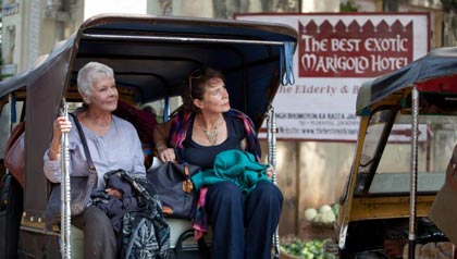Judi Dench as “Evelyn” and Celia Imrie as “Madge” in THE BEST EXOTIC MARIGOLD HOTEL. 