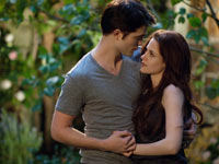 Edward (Robert Pattinson) and Bella (Kristen Stewart) get close in