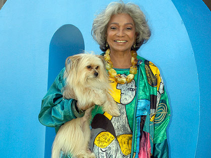 Nichelle Nichols, actriz quien encarna a la teniente Uhura en la película: Viaje a las estrellas