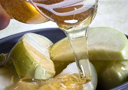 honey poured over apples honey poured over apples