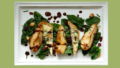 Meatless monday recipe spinach salad with pears and blue cheese toasts Meatless monday recipe spinach salad with pears and blue cheese toasts