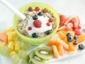Postre para diabéticos: Ensalada de frutas con avena tostada