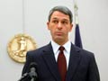 El Procurador General de Virginia Kenneth Cuccinelli habla sobre el fallo del Juez de Distrito de EE.UU. Henry E. Hudson, que declaró  inconstitucional la ley del presidente Barack Obama de salud el Lunes, 13 de diciembre 2010