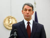 El Procurador General de Virginia, Ken Cuccinelli, desafía la constitucionalidad de la nueva ley de reforma del sistema de salud. 