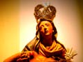 Estatua de la Virgen María con el crucificado Jesús - Cuestionario sobre la Virgen María 