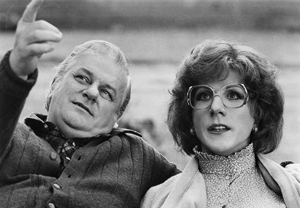  Charles Durning and Dustin Hoffman in the film Tootsie. Durning died on December 24, 2012.