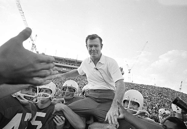 Texas coach Darrell Royal death 2012