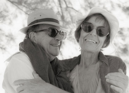 Pareja de ancianos divirtiéndose Pareja de ancianos divirtiéndose