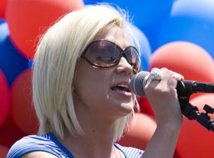 Country Music Star Brings Grandparenting Center Stage Country Music Star Brings Grandparenting Center Stage