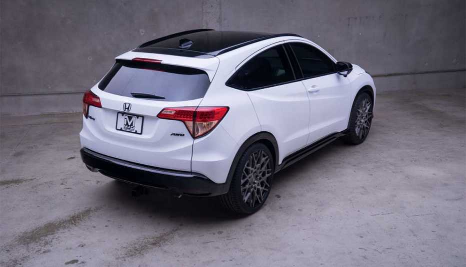 white Honda HR-V