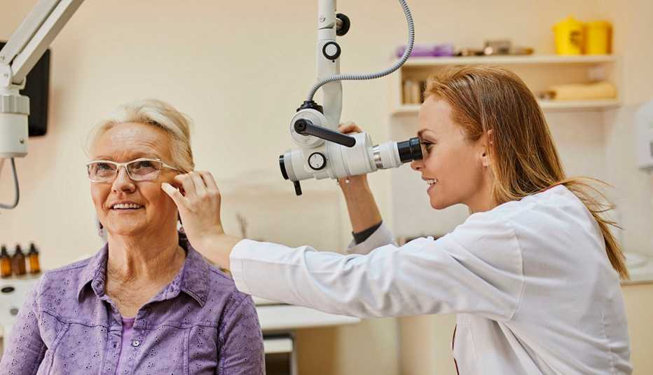 woman getting a hearing test at audiologist
