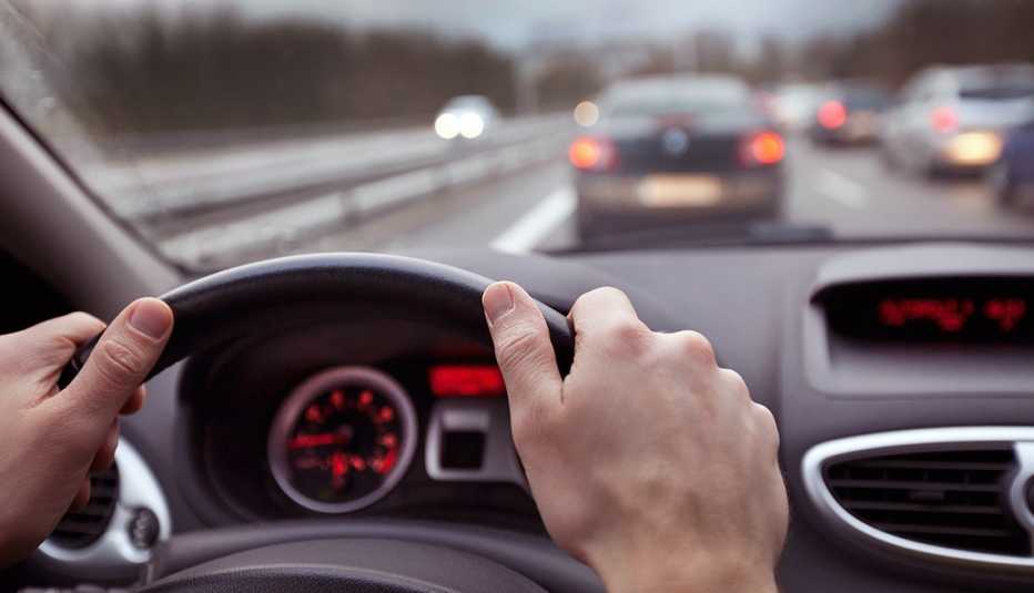 7 Distracted Driving Tips The best advice for keeping your eyes safely on the road