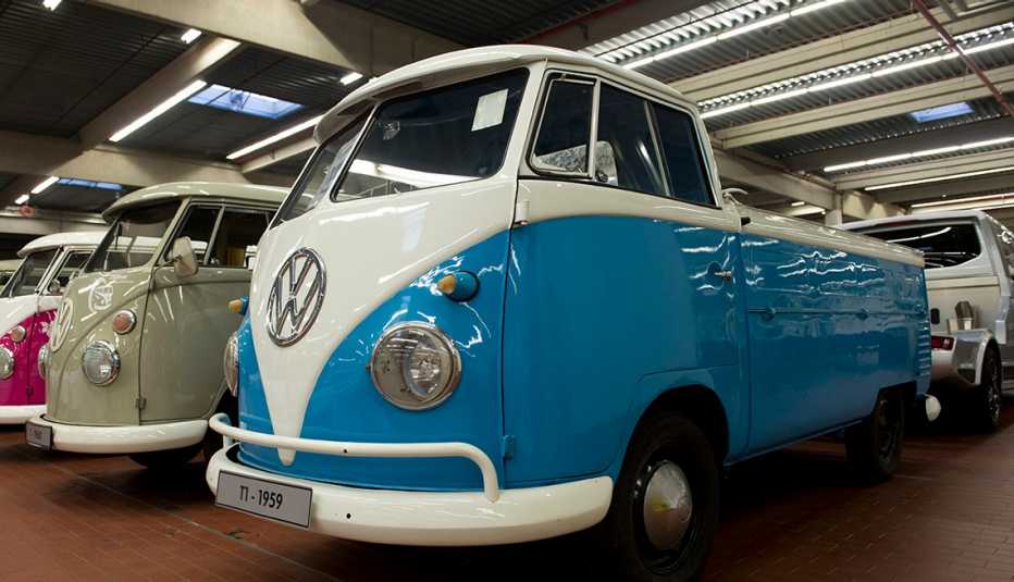 blue and white Volkswagen Transporter