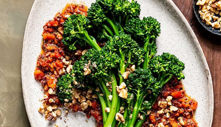 broccolini with roasted pepper sauce