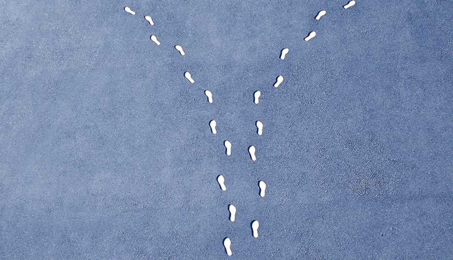 diverging footprints
