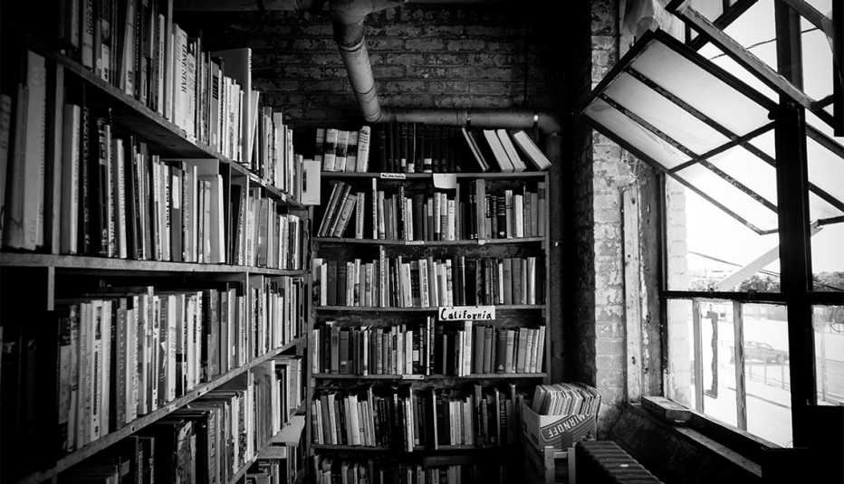 bookshelves at John K. King Used & Rare Books in Detroit, Michigan