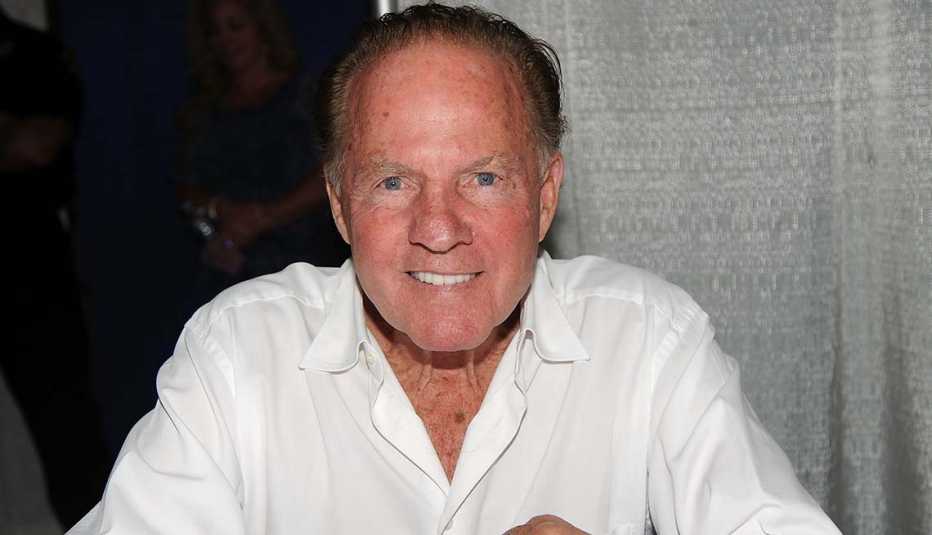 American football player, Frank Gifford attends the Collectors Showcase of America at Raritan Center on June 11, 2011 in Edison, New Jersey.