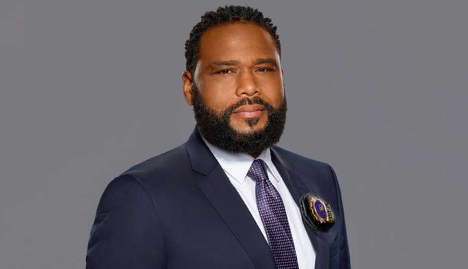 Anthony Anderson as Detective Kevin Bernard in the NBC series Law and Order