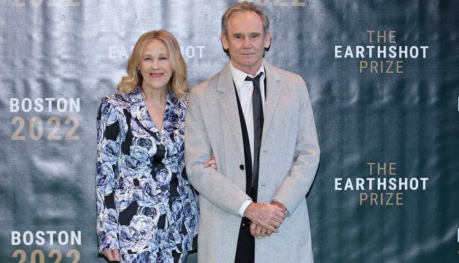 Catherine O'Hara and Bo Welch attend the The Earthshot Prize 2022 at MGM Music Hall at Fenway on December 02, 2022 in Boston, Massachusetts. 