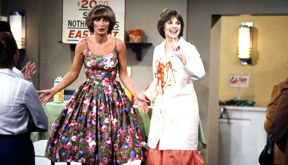 Penny Marshall and Cindy Williams in Laverne and Shirley