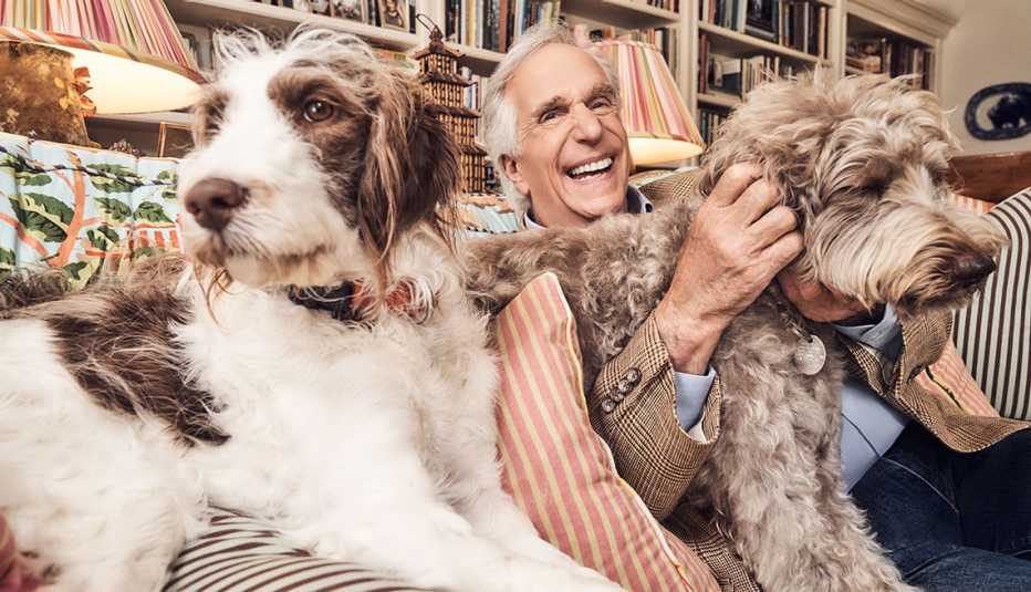 henry winkler and his best dog friends maisie and sadie