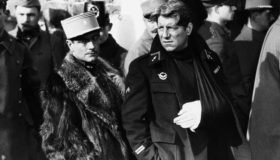 Pierre Fresnay and Jean Gabin star in the movie 'Grand Illusion'