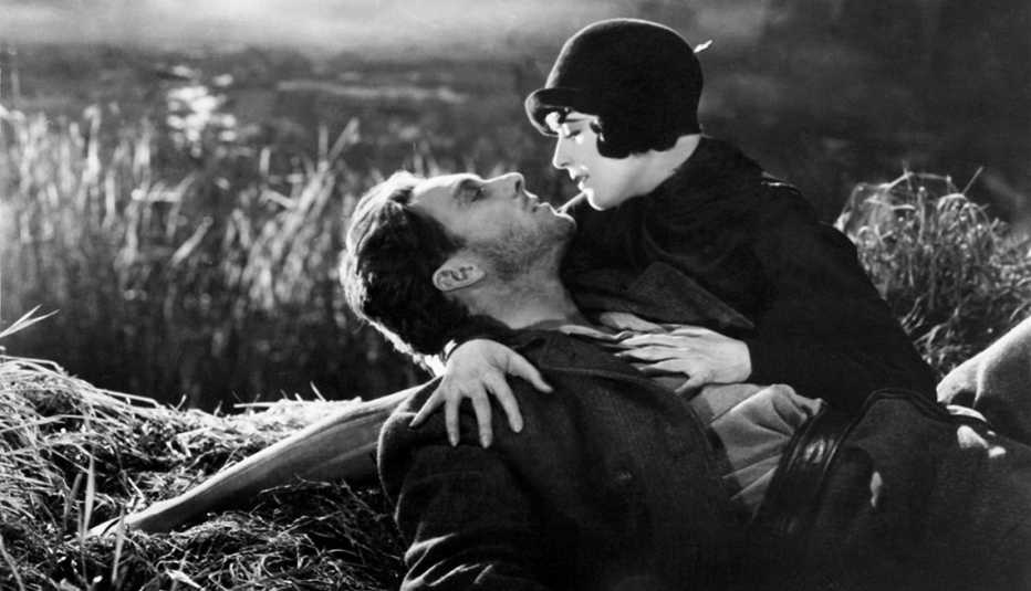 George O Brien and Margaret Livingston in the film 'Sunrise'