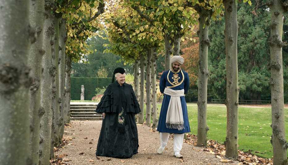 Judi Dench and Ali Fazal in 'Victoria and Abdul'