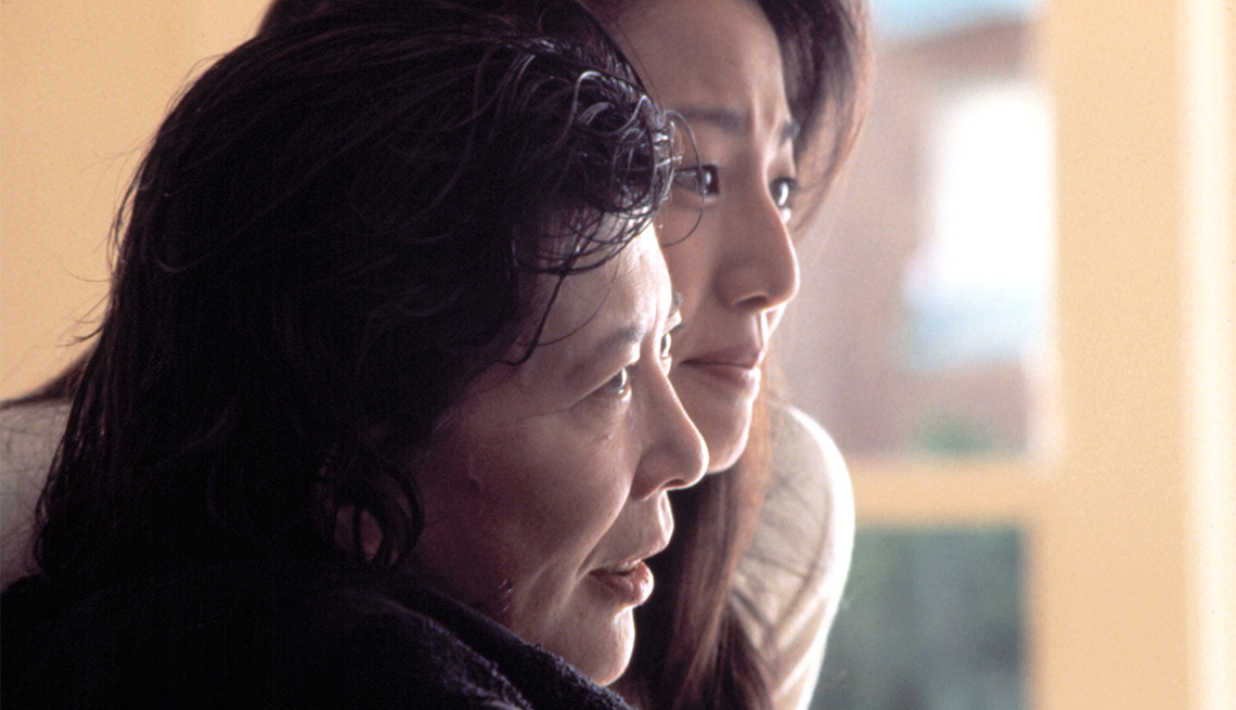 Tsai Chin and Tamlyn Tomita in a scene from the movie The Joy Luck Club