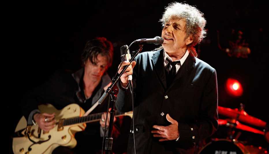 Bob Dylan performs