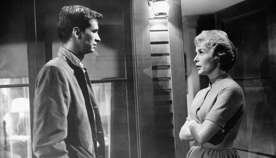 Anthony Perkins speaks to Janet Leigh in a scene from the film Psycho