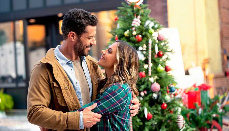 Brandon Quinn and Jana Kramer star in the film A Welcome Home Christmas