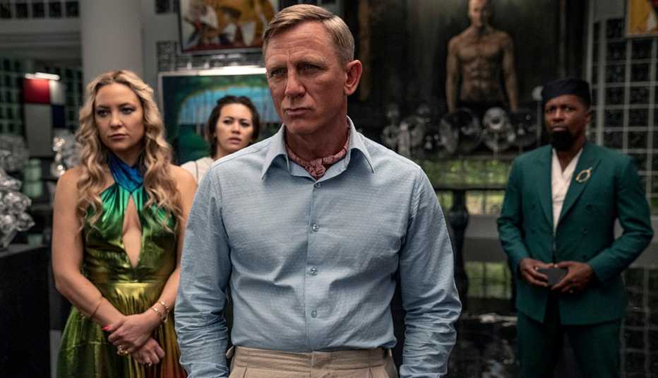 Kate Hudson, Jessica Henwick, Daniel Craig and Leslie Odom Jr. in the film Glass Onion: A Knives Out Mystery
