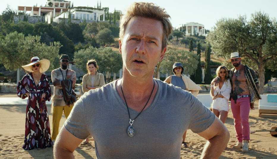 Edward Norton star in the film Glass Onion: A Knives Out Mystery