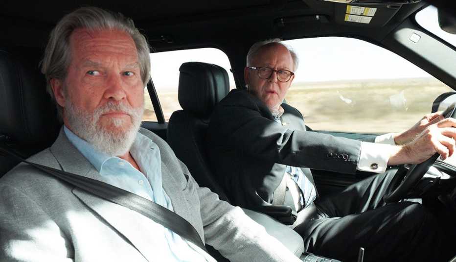 Jeff Bridges and John Lithgow in The Old Man
