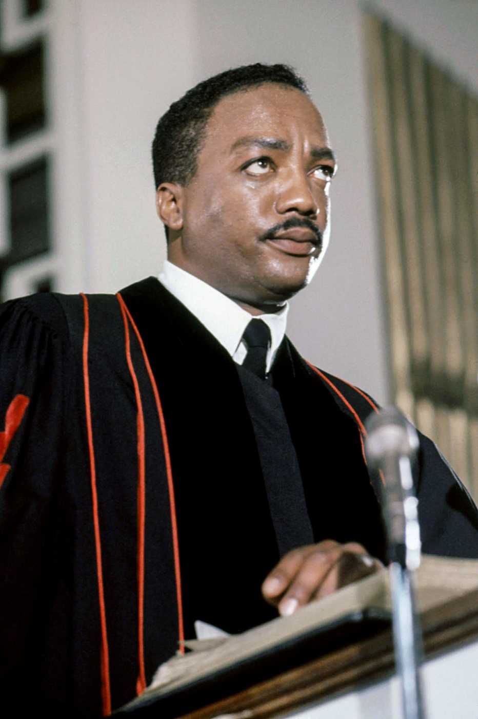 Paul Winfield stars as Martin Luther King Jr. in "King."