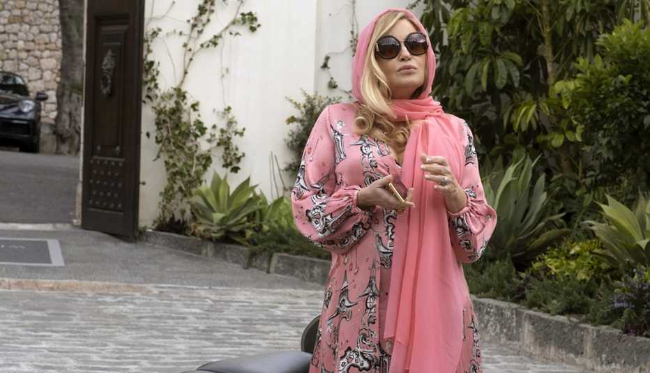 Jennifer Coolidge in a scene from Season 2 of The White Lotus