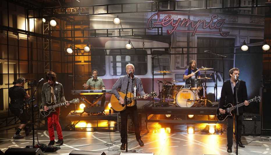 Fountains of Wayne perform on The Tonight Show