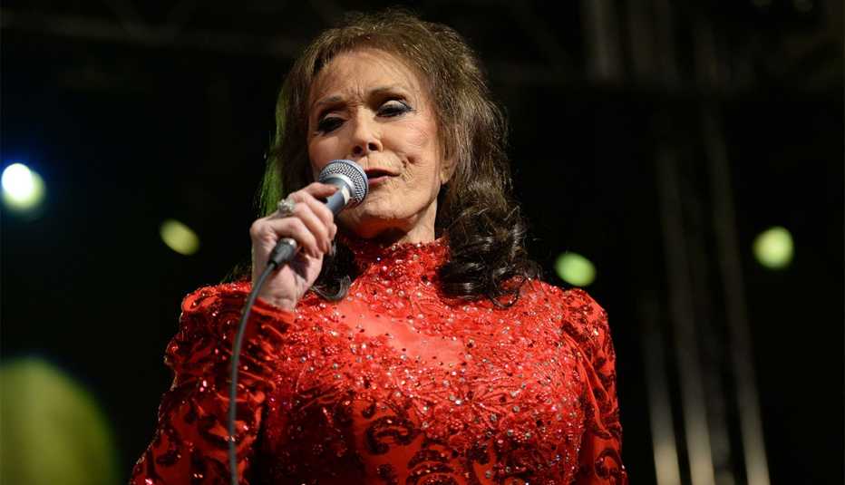 Singer Loretta Lynn performs onstage