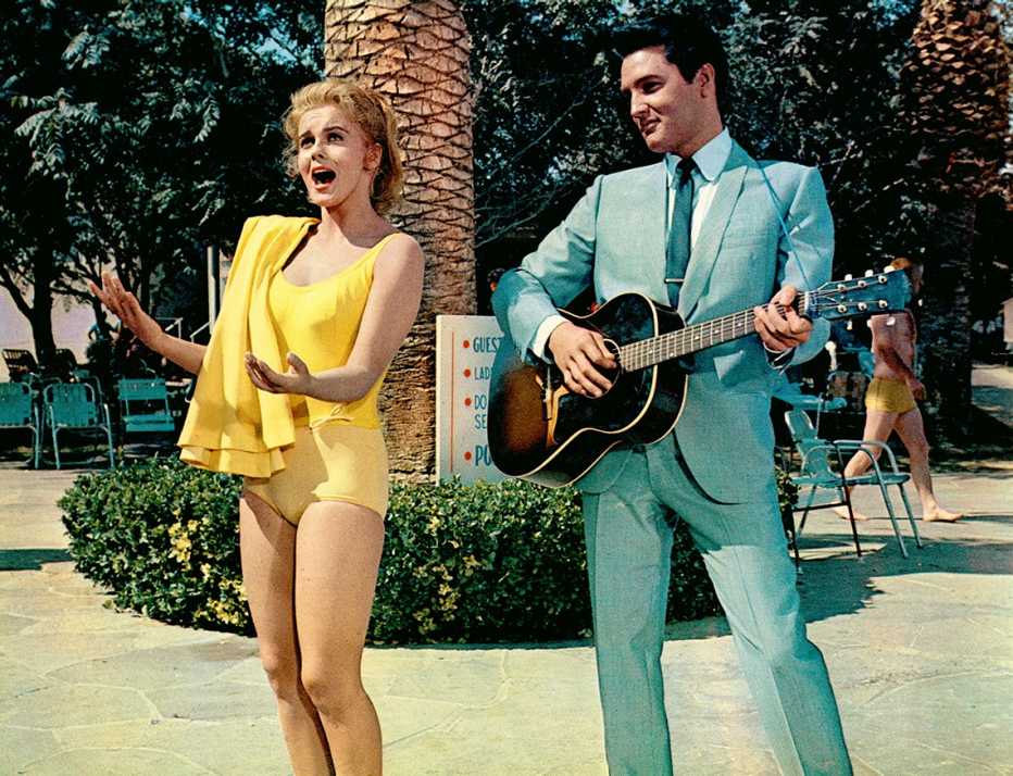 Ann-Margret sings while Elvis Presley plays an acoustic guitar in the film Viva Las Vegas