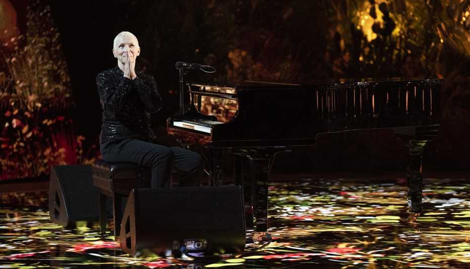 Annie Lennox sitting in front of a piano during her performance at the second annual Earthshot Prize Awards Ceremony
