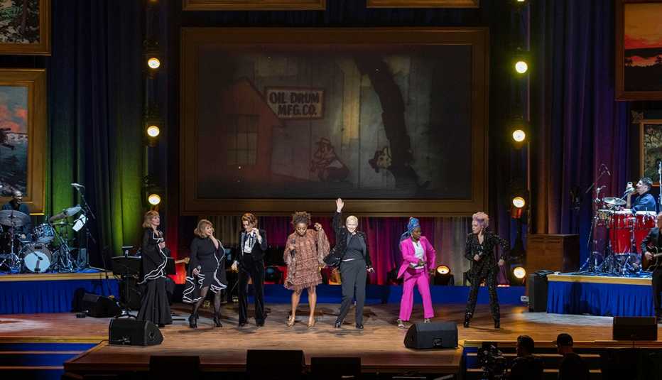Holly Laessig, Jess Wolf, Brandi Carlile, Ledisi, Annie Lennox, Angelique Kidjo and Cyndi Lauper perform "Big Yellow Taxi" onstage at the presentation of the Gershwin Prize honoring Joni Mitchell
