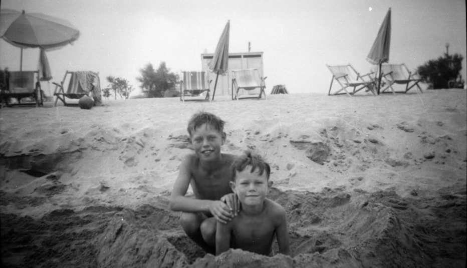 photo of mick jagger and his brother chris as young children at the beach in the fifties