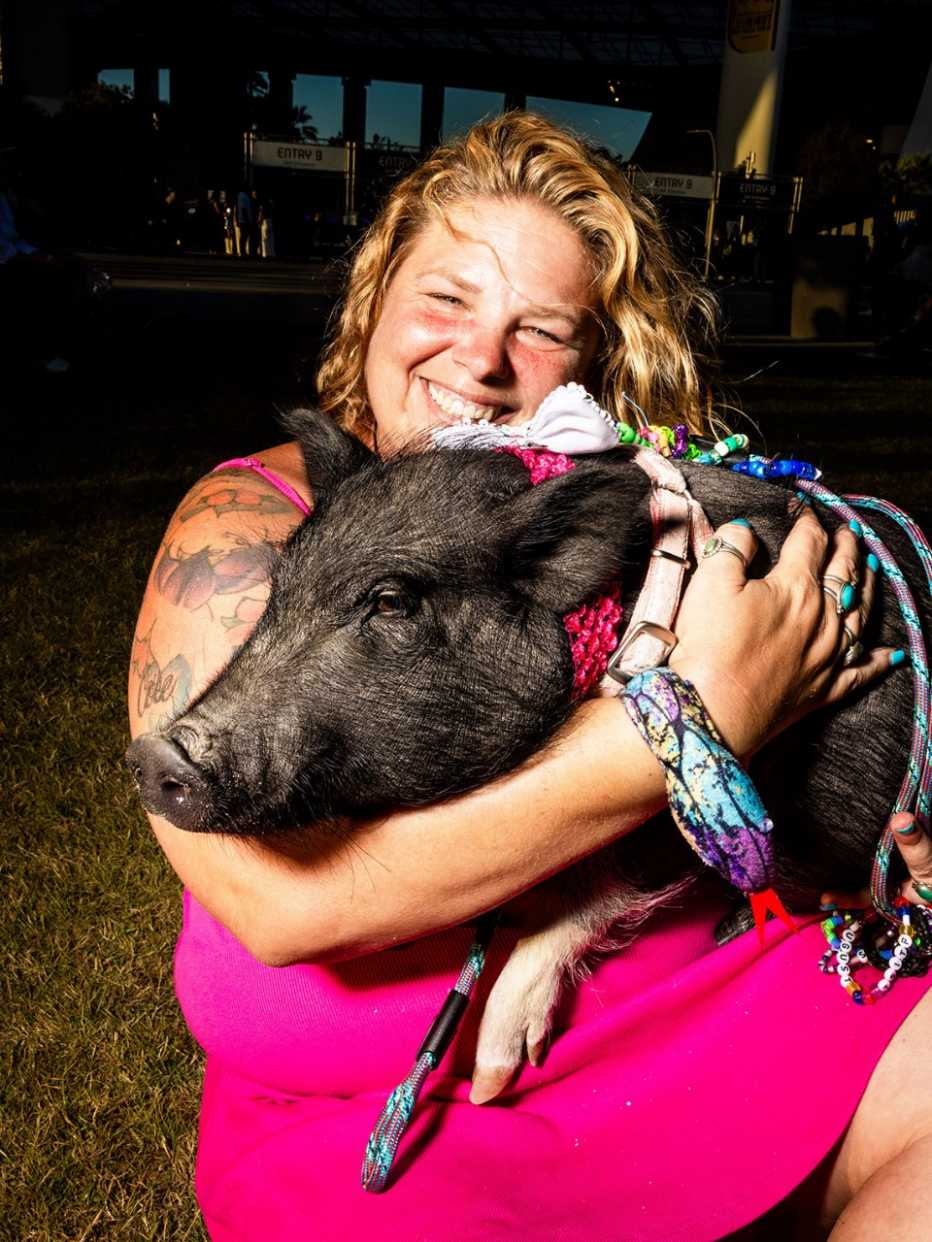 misti cole and her rescue pig fanci