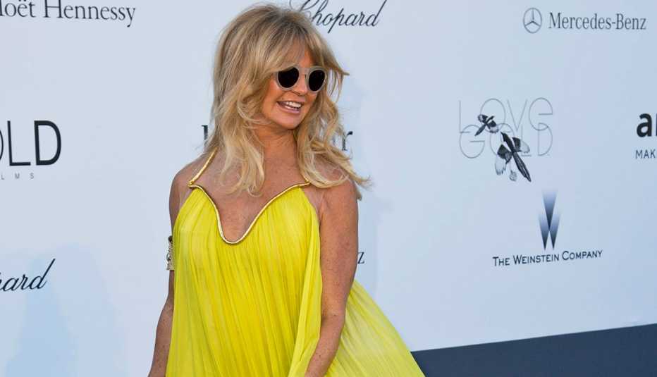 Goldie Hawn, Yellow Gown, Fashion Style 50 Plus, 
