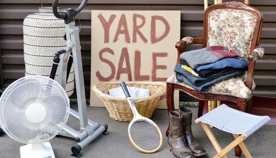 Easiest Things to Sell at a Yard Sale 