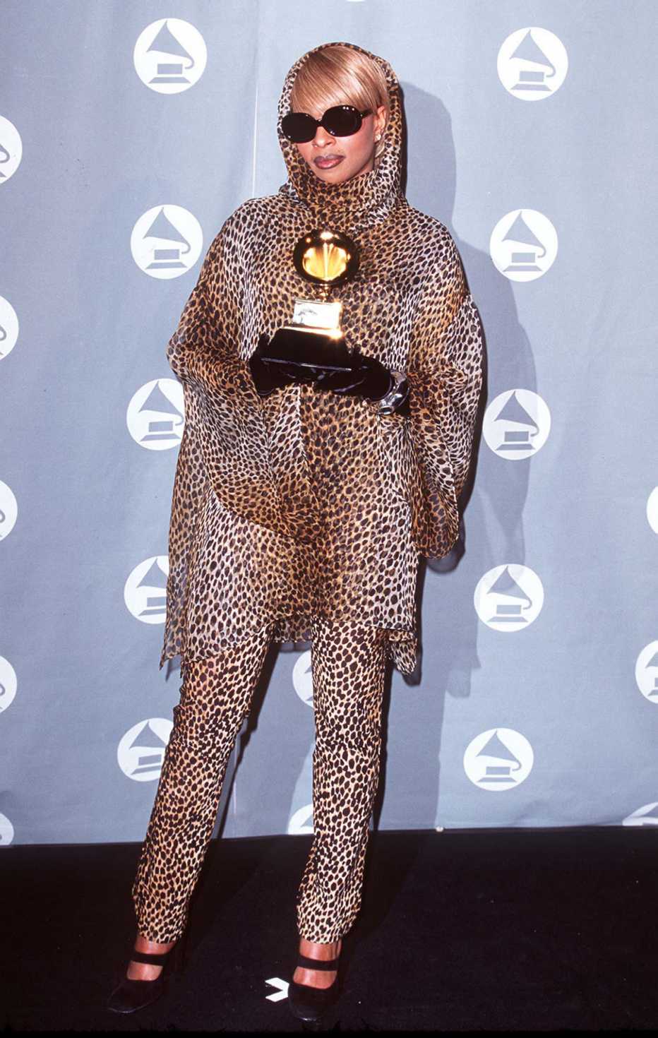 Mary J. Blige holding her Grammy at the 38th Annual Grammy Awards
