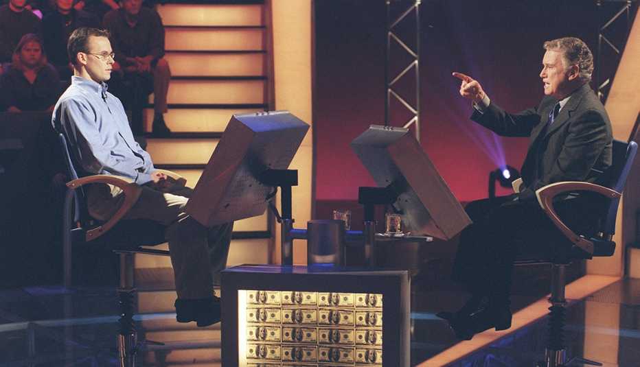 Contestant John Carpenter and host Regis Philbin on the set of Who Wants to be a Millionaire