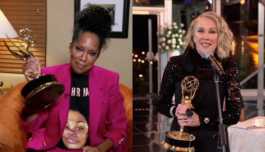 Regina King and Catherine O'Hara holding their trophy after winning at the 72nd Primetime Emmy Awards