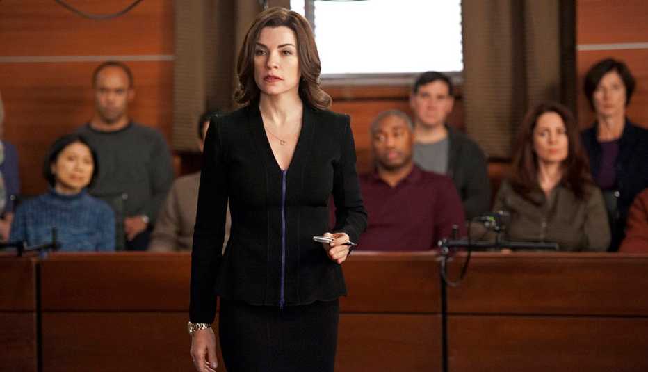 Julianna Margulies stands in front of a jury in a courtroom in the TV series The Good Wife